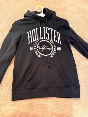 Hollister Women’s Black Pullover Hoodie - California Graphic